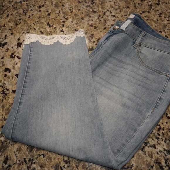 Lane Bryant Mid-Rise Girlfriend Crop Capris Size 18 - Picture 1 of 5